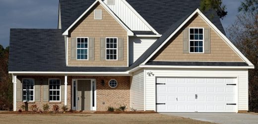 Sprzedaż domu z agentem nieruchomości